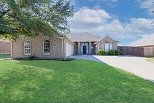 204 Cory Ct in Krum, TX - Building Photo