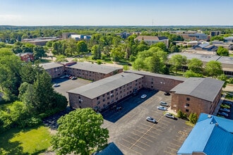 Regent-West Apartments in Whitewater, WI - Foto de edificio - Building Photo