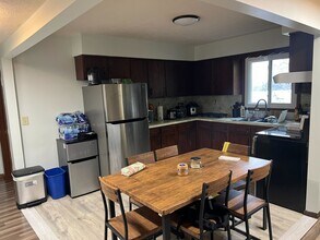 5134 E Bluffview Dr, Unit 1 in Berrien Springs, MI - Building Photo - Building Photo