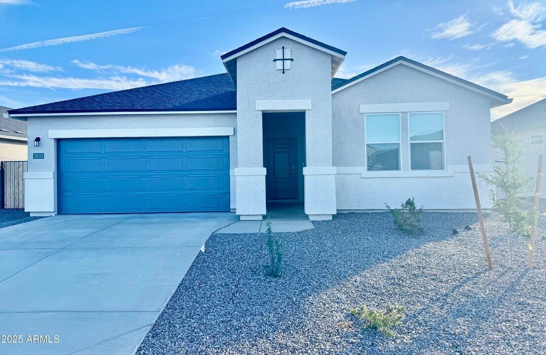 5835 E Freesia Ln in Queen Creek, AZ - Building Photo