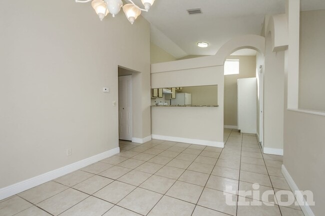 13402 Laraway Dr in Riverview, FL - Foto de edificio - Building Photo