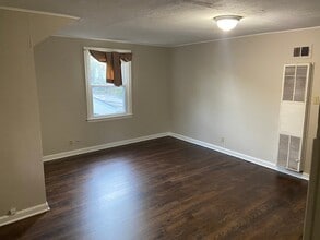 605 W Mechanic St in Harrisonville, MO - Building Photo - Building Photo