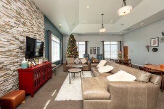 Greystone of Noblesville in Noblesville, IN - Foto de edificio - Interior Photo