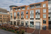 The Condominiums At Carlyle Square in Alexandria, VA - Foto de edificio - Building Photo