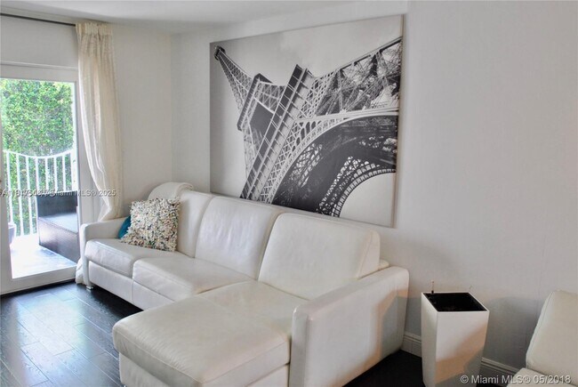 61 Collins Ct in Miami Beach, FL - Building Photo - Building Photo