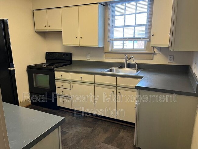 523 S Cameron St in Winchester, VA - Building Photo - Building Photo