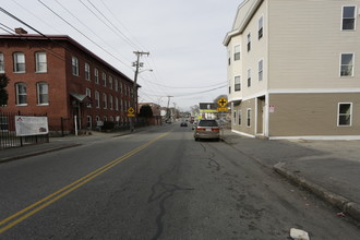 423-433 Broadway St in Lowell, MA - Building Photo - Building Photo