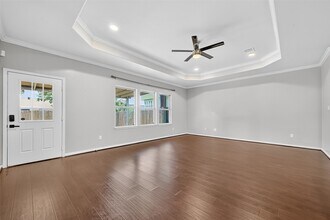 10143 Morocco Rd in Houston, TX - Building Photo - Building Photo