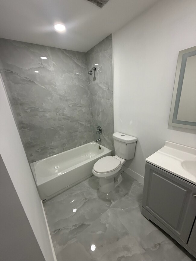 property at 1543 W 42nd St