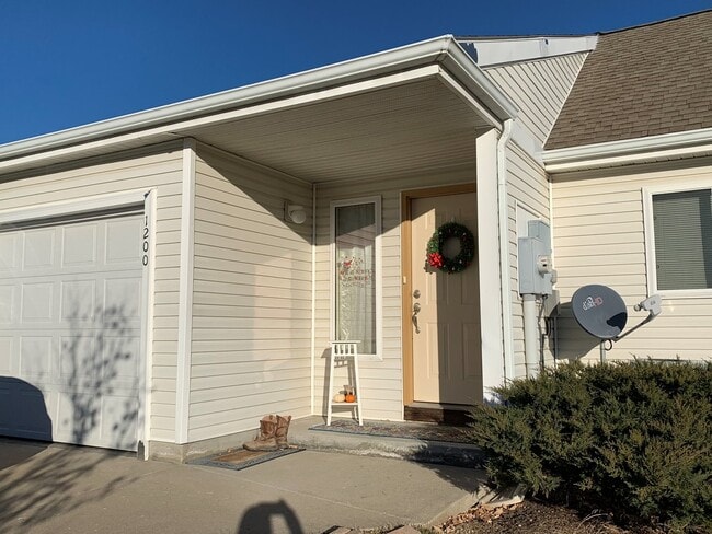 1200 Sundance Dr in Manhattan, KS - Building Photo - Building Photo