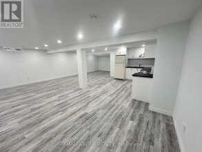 25 Lewin Crescent in Ajax, ON - Building Photo - Building Photo