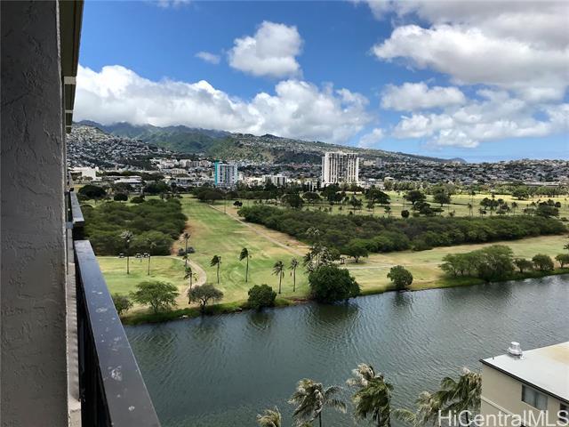 2345 Ala Wai Blvd in Honolulu, HI - Foto de edificio - Building Photo