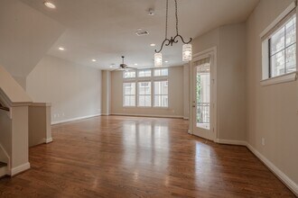5213 Eigel St in Houston, TX - Building Photo - Building Photo