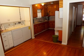 1817 V St in Sacramento, CA - Building Photo - Interior Photo