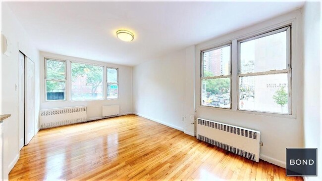 property at 260 W 27th St