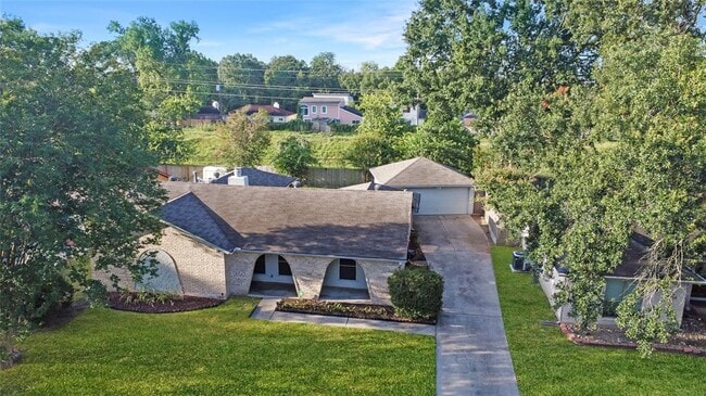 9907 Windriver Dr in Houston, TX - Building Photo - Building Photo