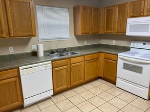 144 Humanity Ln, Unit D in Branson, MO - Foto de edificio - Building Photo