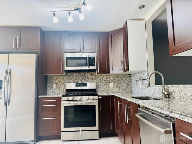 171 Nebula Rd in Piscataway, NJ - Building Photo - Building Photo