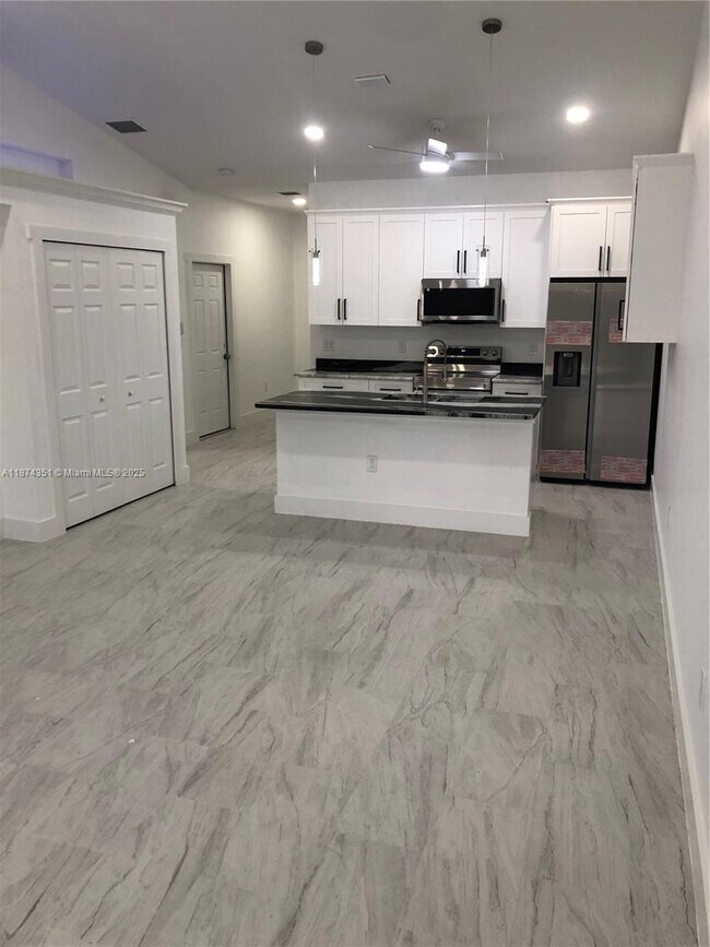 4574 Golfview Blvd in Lehigh Acres, FL - Building Photo - Building Photo