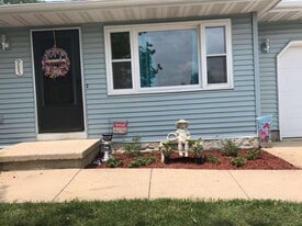 985 Lum Ave in Waterloo, WI - Building Photo