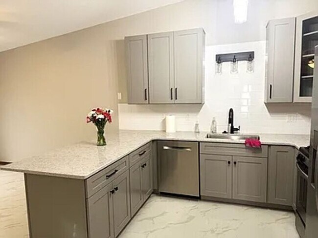 7431 Rosewood Ln N in Maple Grove, MN - Building Photo - Building Photo