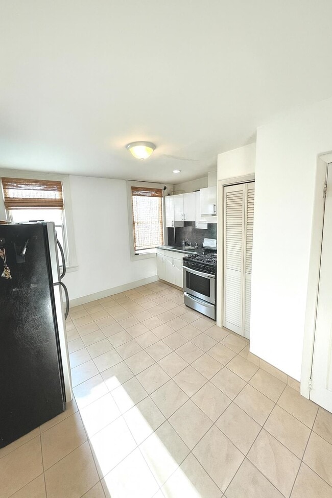 85 Laidlaw Ave in Jersey City, NJ - Foto de edificio - Building Photo