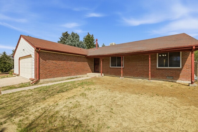 Huge Backyard - Remodeled 3 Bedroom 1.5 Bath Ready ASAP! in Aurora, CO - Building Photo - Building Photo