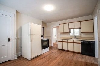 41 Bell St in Chicopee, MA - Building Photo - Building Photo