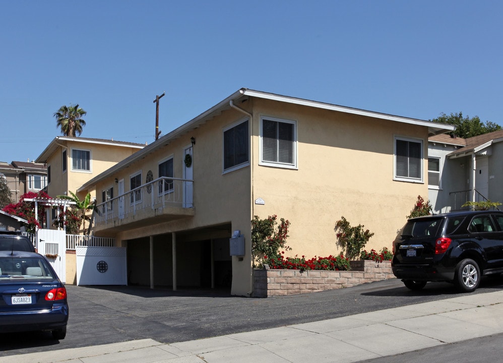 956 Eucalyptus Dr in El Segundo, CA - Building Photo