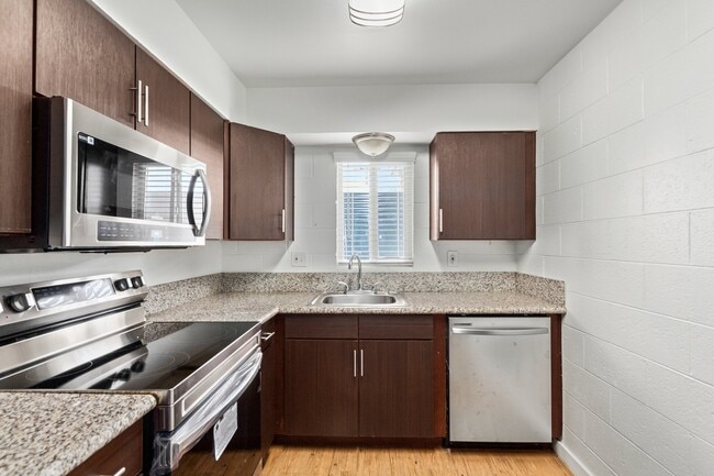 109 E Broadway Rd, Unit 2