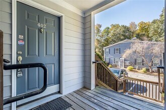 402 Madison Ln S E in Smyrna, GA - Building Photo - Building Photo
