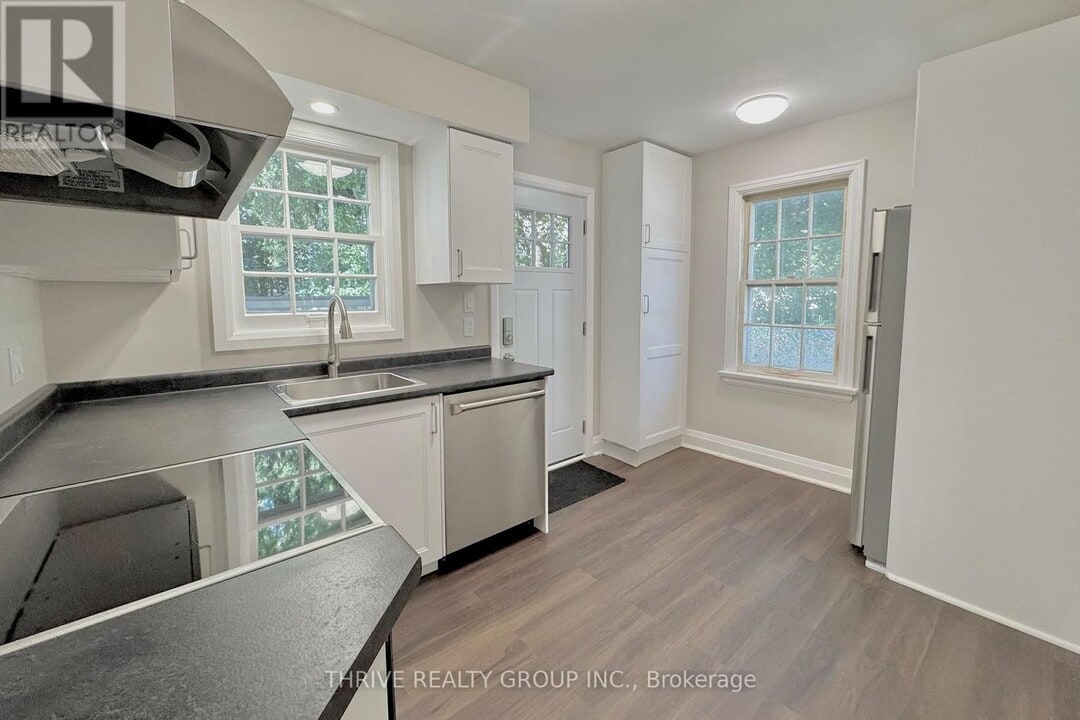 165 Oxford St W in London, ON - Building Photo