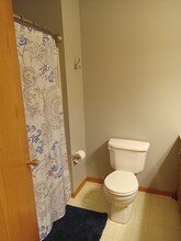 928 Cole St in Chaska, MN - Foto de edificio - Building Photo