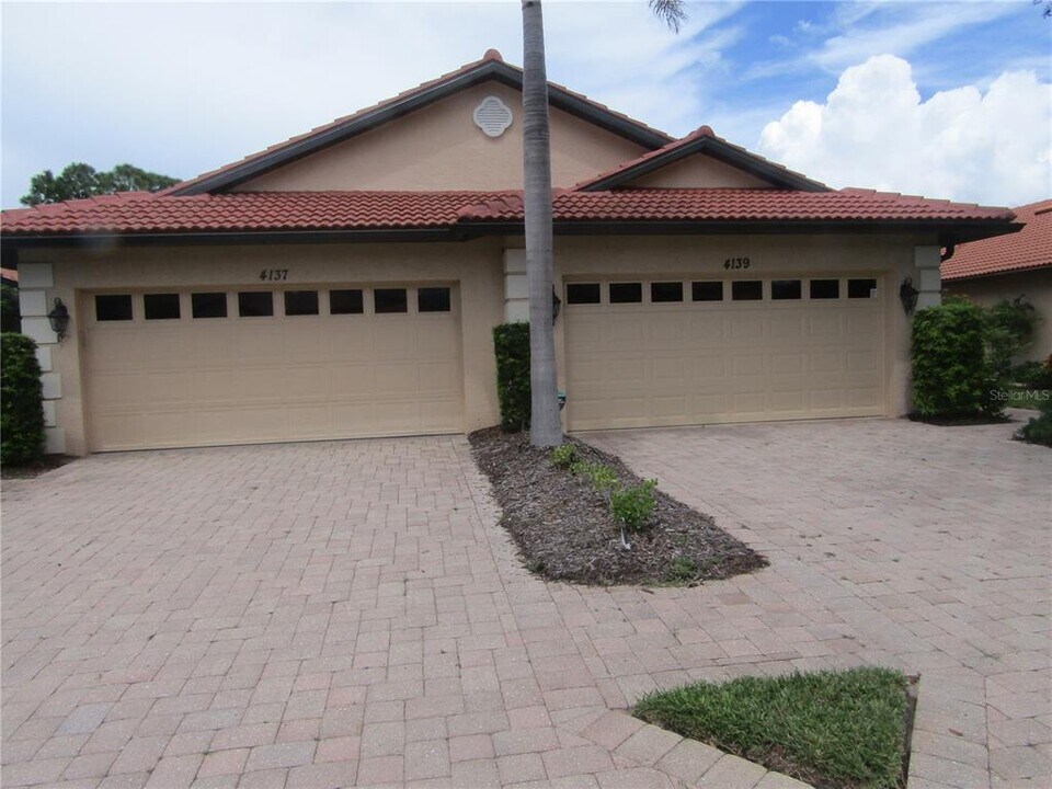 4137 Bella Pasque in Venice, FL - Building Photo