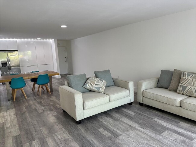 555 NE 123rd St-Unit -218-A in North Miami, FL - Building Photo - Building Photo