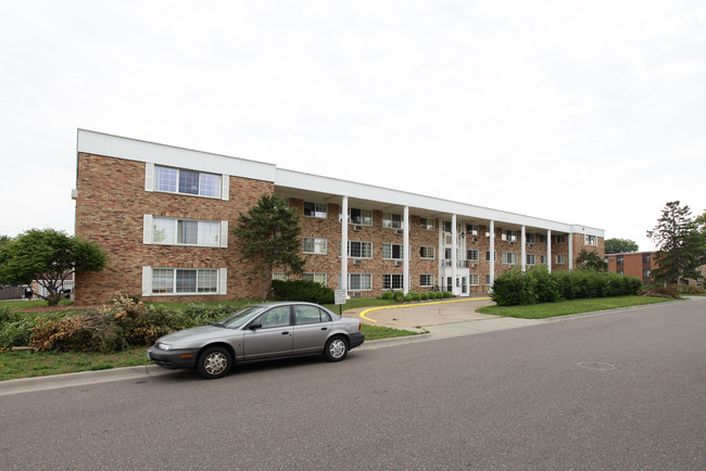 White Gate Manor in St. Louis Park, MN - Building Photo - Building Photo