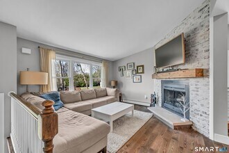 10 Grove Pl in Bethel, CT - Building Photo - Building Photo