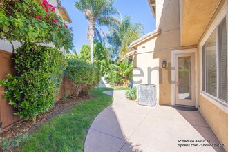 7404 Cortile Bellaza in San Diego, CA - Building Photo - Building Photo