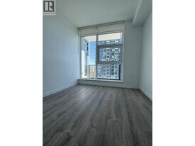 680 Quayside Dr in New Westminster, BC - Building Photo