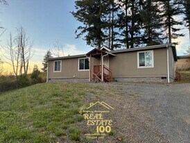 15 N Hillside Dr in Otis, OR - Building Photo