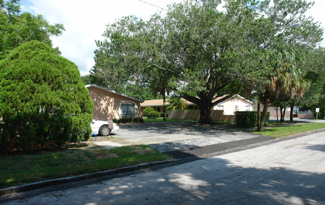 Alberta Apartments in St. Petersburg, FL - Building Photo