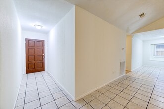 2215 Squire Dobbins Dr in Sugar Land, TX - Building Photo - Building Photo