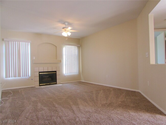 4555 E Sahara Ave in Las Vegas, NV - Building Photo - Building Photo