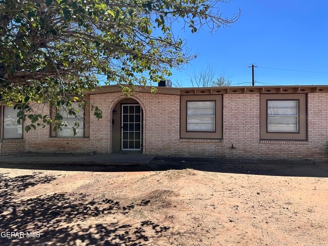 5520 Salem Dr in El Paso, TX - Building Photo - Building Photo