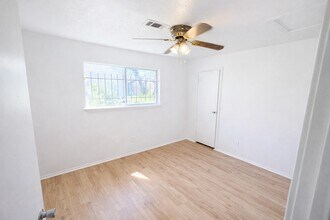 10818 Long Gate Dr in Houston, TX - Building Photo - Building Photo