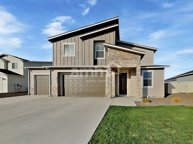 property at 9516 Aviara St