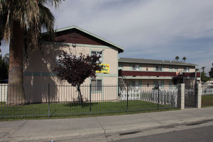 7th St. Apartments in Riverside, CA - Foto de edificio - Building Photo