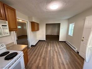 24751 Price Rd in Bedford Heights, OH - Building Photo - Building Photo