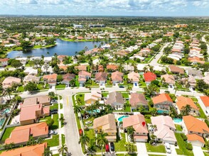 18910 NW 10th Terrace in Pembroke Pines, FL - Foto de edificio - Building Photo