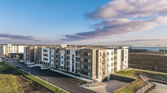 The Ascent at Maplewood Apartments